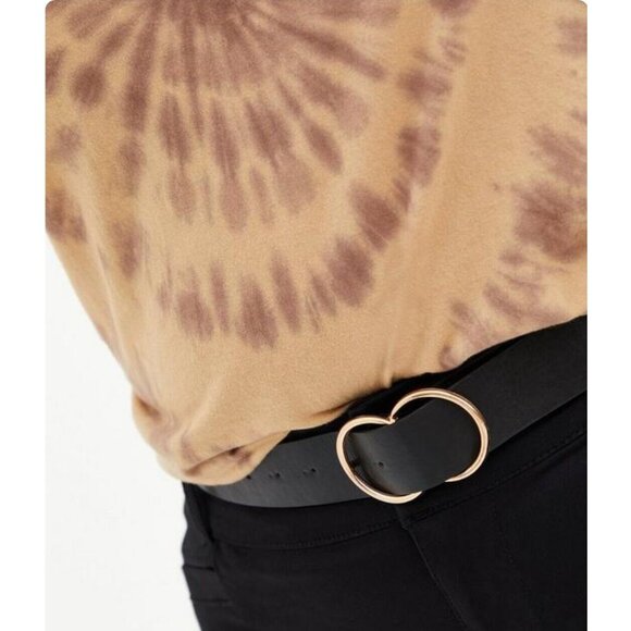 Torrid 5 Inch Stretch Sateen Mid Rise Belted Shorts - Picture 4 of 5